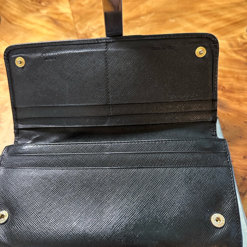 Prada Black Saffiano Leather Clutch Wallet with Gold Logo - Picture 5 of 16